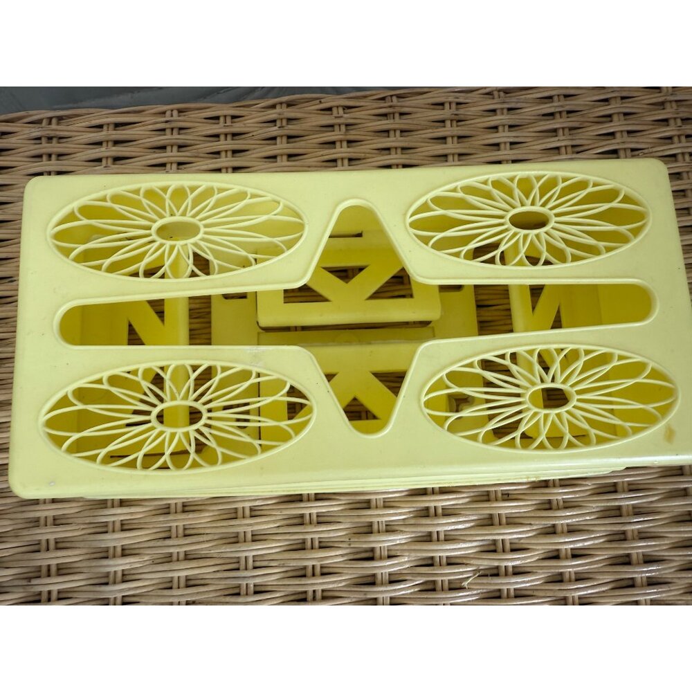Vintage 70's Rubber Plastic Yellow Tissue Box Holder Floral Retro - Picture 7 of 10
